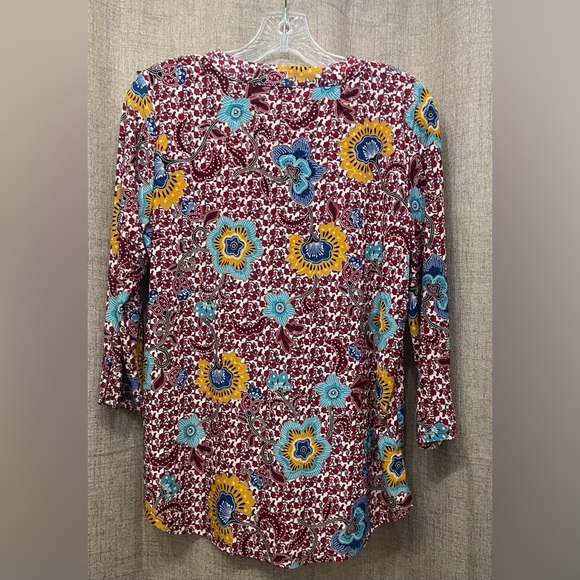 Vibrant Floral Button-Up Blouse - Picture 5 of 5